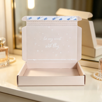 Boîtes d'expédition cosmétiques en carton ondulé recyclé verni avec logo personnalisé, fermeture magnétique et poignée pour sérum de soin de la peau et produits de beauté