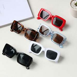 Nouvelles Lunettes de Soleil Carrées Blanches pour Femmes, Monture Métallique Rétro, Charnières Surdimensionnées, Branches Larges, Collection 2022 - Product Image 3