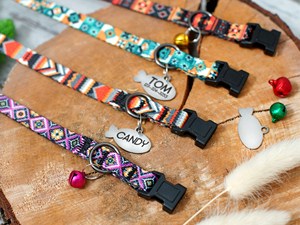 Etiqueta de Identificación Personalizada con Diseño Tribal Azteca en Terciopelo Sólido, con Campana, Collar Ajustable con Lazo para Niña o Niño - Product Image 5