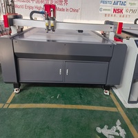 Machine de découpe automatique à couteau oscillant CNC avec table de travail sous vide, fixation stable pour la découpe de matériaux flexibles fins/épais
