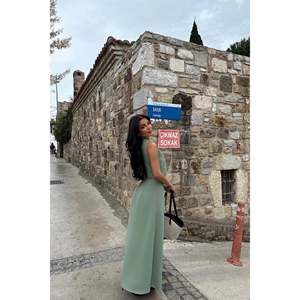 Ensembles de costumes pour femmes Khaki Stellana, élégants et stylés - Product Image 1