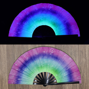 Abanico de mano plegable de bambú de 33cm personalizado al por mayor, excelente diseño de dibujos animados de Carnaval para actuaciones de baile, regalo promocional - Product Image 3