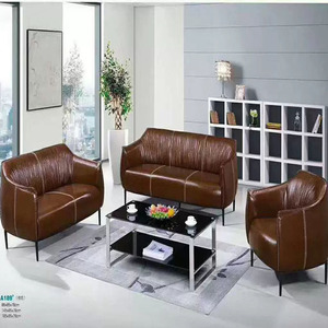 Poltrona in Pelle Italiana di Lusso, Sedia Lounge di Design in Pelle Bovina Spessa - Divano Monoposto Classico di Alta Gamma per il Soggiorno - Product Image 4