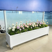 Rampe de sécurité en verre pour restaurant extérieur, personnalisée par le fabricant, avec garde-corps universel à roulettes rétractables et jardinière intégrée