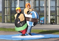 PrécédentSuivant Costume Sumo Astérix & Obélix