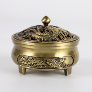 Quemador de incienso portátil de aleación, adorno para incienso, uso doméstico, ayuda para dormir, madera de agar, quemador de incienso de Buda de tres patas, sándalo - Product Image 1