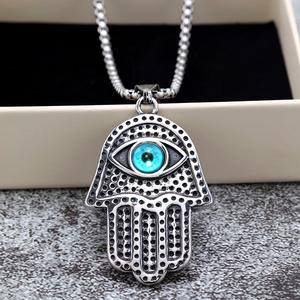 Colgante de mano Hamsa de acero inoxidable con incrustaciones de ojo azul para hombre, collar de regalo - Product Image 4