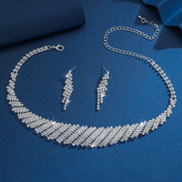 Ensemble collier et boucles d'oreilles à chaîne à griffes en strass exagérés - Accessoires de vente en gros européens et américains pour femmes