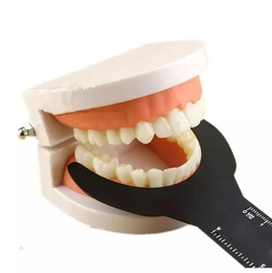 Ortodontico dentale ortodontico fotografico a contrasto dentale ortodontico sfondo nero bordo dentale foto contrasto guancia orale piastra - Product Image 2