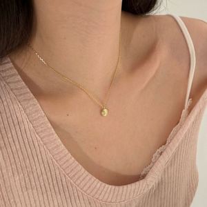 สร้อยคอจี้รูปอมยิ้มเล็กๆ ดีไซน์สวยหรูจาก Dylam Charm Fine Jewelry ชุบทอง 14K ผิวขัดเงา เงินแท้ S925 สำหรับเด็กผู้หญิง ผู้หญิง และสุภาพสตรี - Product Image 4