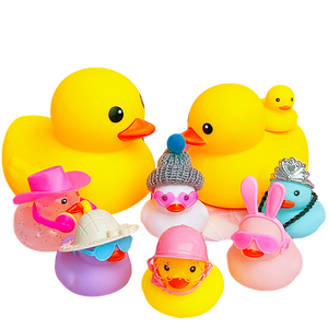 Jouets <span class=keywords><strong>de</strong></span> bain exclusifs personnalisables en caoutchouc pour bébés, nouveauté pour la <span class=keywords><strong>baignoire</strong></span> avec motifs uniques, mini en plastique, logo en vinyle, vente en gros - Product Image 1