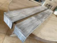 Corniche de fenêtre en bois rustique de style ferme, boîte à rideaux en bois, étagère supérieure
