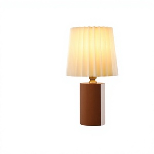 Lampe de table moderne en bois, abat-jour plissé en tissu beige, lumière LED chaude, décorative pour chambre à coucher - Product Image 3