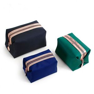 Pochette de toilette matelassée en nylon personnalisée de haute qualité, imperméable, pour femmes, mini sac de rangement pour maquillage et cosmétiques - Product Image 1