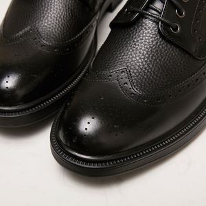 รองเท้าทรงเหลี่ยมหัวตัดสำหรับผู้ชาย ดีไซน์หรูหรา ระบายอากาศได้ดี พร้อมเชือกผูก เหมาะสำหรับใส่ทำงานและโอกาสต่างๆ - Product Image 6