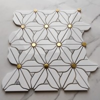 Mosaïque de carreaux en marbre blanc doré à motif floral en gros