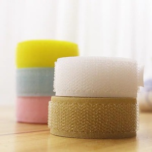 Nastro a strappo (Velcro) personalizzabile in diverse misure per borse, scarpe e uso medico, con forte adesione, per fissaggio laterale. - Product Image 4