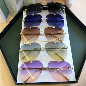 Gafas de Sol de Moda con Logotipo Personalizado, Gafas de Sol de Aviador de Metal con Gradiente Sin Montura, Protección UV400, para Hombre y Mujer - Product Image 4