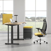 Bureau assis-debout électrique ergonomique moderne OMNI, réglable en hauteur, avec mémoire de préréglages intelligents, construction en bois massif pour usage commercial