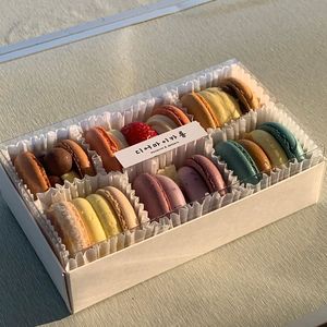 Clear macaron packaging box gift box dessert baking biscuit macaron cake paper box with transparent lid