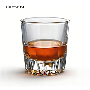 Verres à whisky transparents de 200 ml en gros d'usine, gobelets à whisky personnalisés avec logo, base texturée pour bars, distilleries, cadeaux d'entreprise - Product Image 1