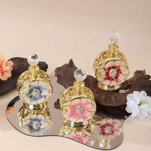 Huile de <span class=keywords><strong>parfum</strong></span> arabe de qualité supérieure en gros, 15 ml, <span class=keywords><strong>parfum</strong></span> original durable, floral, fruité, boisé, fournisseur de <span class=keywords><strong>parfum</strong></span> pour femmes de Dubaï - Product Image 1