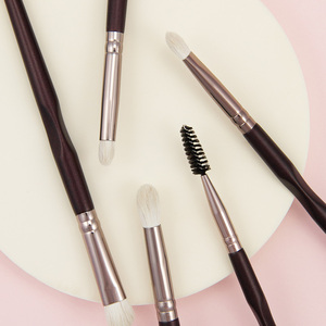 Ensemble de pinceaux de maquillage en poils doux de luxe, poils naturels, étiquette personnalisée pour les boîtes d'<span class=keywords><strong>abonnement</strong></span> de beauté haut de gamme - Product Image 2