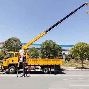 Camión Sinotruk de 5 Toneladas con Grúa Montada para Instalación de Vallas Publicitarias y Rescate en Campo, Personalizable Bajo Demanda - Product Image 6