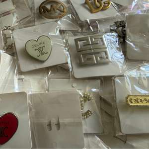 ファッションヴィンテージデザイナー高級ブローチ卸売、パーソナライズされたラインストーンフラワーCC GG CDパールブローチ、パーティーに最適 - Product Image 3