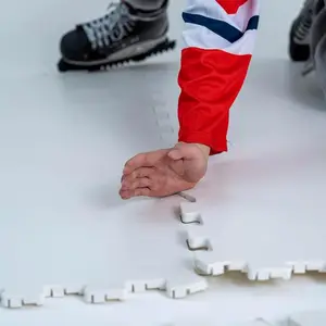 Neueste Produktion hochwertige skate-fähige Synthetische Eisplatten für Eishockeyschulen Training leicht zu montierendes 2-Pack