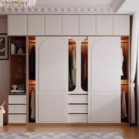 Armoire de chambre à coucher française personnalisée avec portes en verre cannelé, étagère latérale de présentation, armoire modulaire avec 6 tiroirs pour la maison