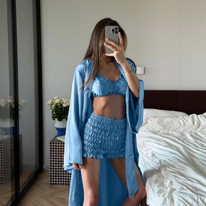 Nuevo Conjunto de Pijama Europeo Americano de Satén Plisado de Poliéster, Casual, Cómodo, de Manga Larga, Camisola, Pantalones Cortos y Cárdigan - Product Image 4