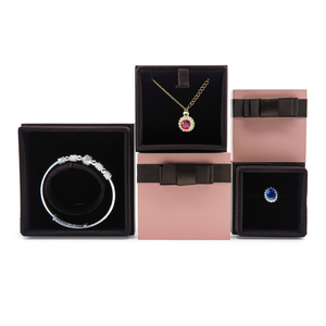 Boîte cadeau en papier fantaisie, forme carrée à coins arrondis, très tendance, avec logo personnalisé, mini boîte décorative de Noël. - Product Image 4