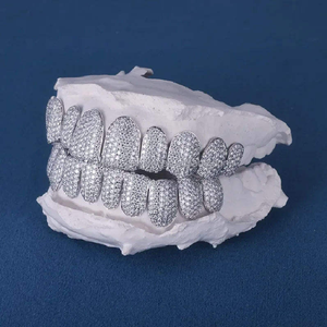 Grillz de Hip Hop Personalizados con Piedras de Imitación |   Diamante Cultivado en Laboratorio con Corte Rosa VVS |   Joyería Dental de Plata de Ley 925 / Oro para Hombres y Mujeres - Product Image 2