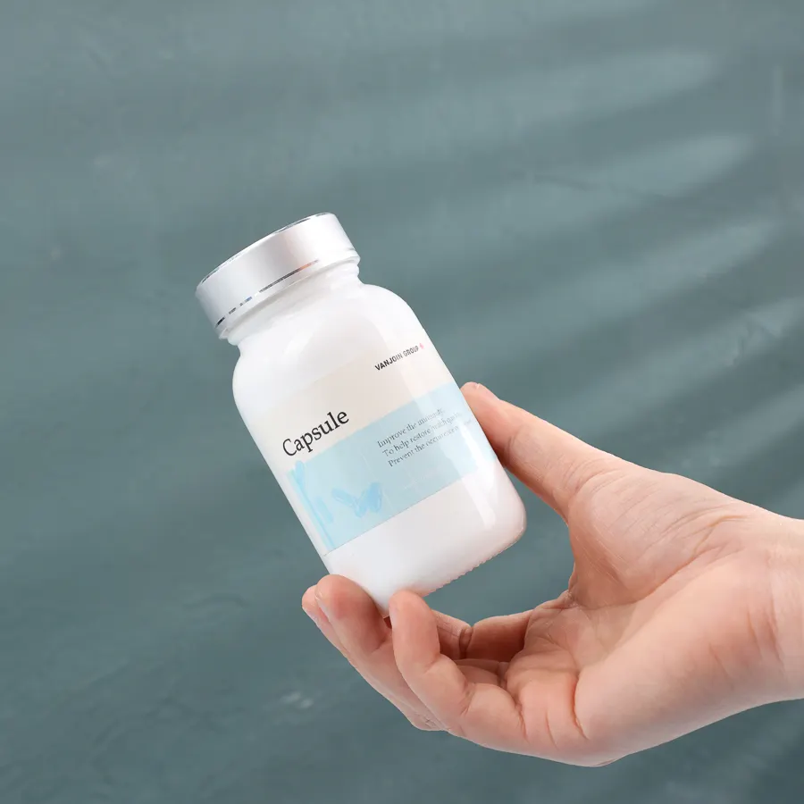 150 मिलीलीटर 5 ऑउंस सफेद ग्लास जार फ्रॉस्टेड स्प्रेड वाइड माउथ डिजाइन फार्मास्युटिकल ग्लास बोतल पैक सिल्वर स्क्रू एल्यूमिनियम प्लास्टिक ढक्कन