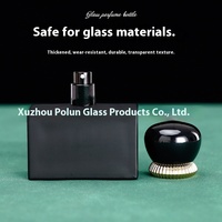Flacon de parfum de luxe vide personnalisé en usine avec pulvérisateur à pompe 30ml 50ml 100ml, bouteille carrée en verre à fond épais gravé à l'acide avec bouchon en bois