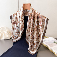 Foulards en satin imprimé de luxe 70x70, foulard soyeux, bandana, motif papillon et fleurs, logo personnalisé, attaches pour cheveux, foulard en soie élégant pour femme