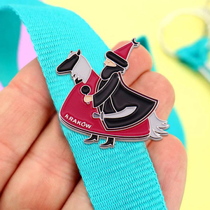 Fabricant d'artisanat en métal Épingle de vente directe personnalisée Épingle en métal mignon dessin animé Anime paillettes émail dur Épinglettes en vrac - Product Image 1