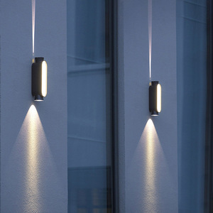 Lámpara de Pared Exterior Moderna y Minimalista, Impermeable, con Luz Ascendente y Descendente, para Balcón, Patio y Jardín - Product Image 1