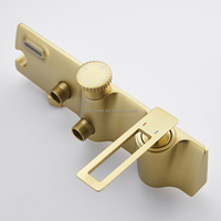 Ensemble de robinetterie de douche moderne en laiton avec mitigeur à poignée unique et jet de pluie pour hôtels et maisons de luxe