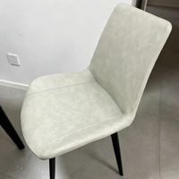 Chaise de salle à manger moderne en cuir motif patte de chat, chaise d'appoint rembourrée courbée, chaise d'appoint avec pieds en acier noir pour salle à manger, cuisine, appartement
