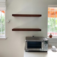 Étagère murale flottante moderne à trois niveaux en bois de noyer foncé pour le rangement des épices de cuisine, grande capacité