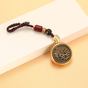 Llavero colgante retro de latón con signos del zodíaco, adorno para coche con cuerda tejida y cuentas, para regalo o accesorio para llaves - Product Image 2