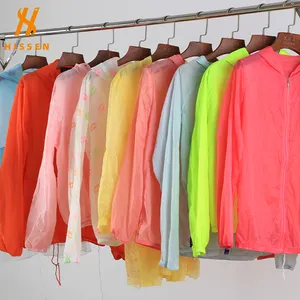 Sconto stock merce di coda estiva vendita alla rinfusa delicato colore solido cappotto estivo di seconda mano da donna abbigliamento usato