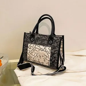 <span class=keywords><strong>Bolsos</strong></span> <span class=keywords><strong>de</strong></span> Moda, Nuevo Estilo, Diseño Personalizado, Bolso <span class=keywords><strong>de</strong></span> Mujer, Bolso Tote con Letras Bordadas en PU - Product Image 4
