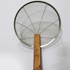 Écumoire en acier inoxydable avec manche long en bois, passoire à mailles pour nouilles et pâtes, idéale pour la friture et la cuisson - Product Image 2