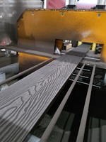 Ligne de production de machines d'extrusion pour bordures de jardin en composite de fibres de bois PE recyclé, lames de jardin automatiques