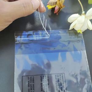 Sacs d'emballage personnalisés en plastique écologique souple avec fermeture éclair pour vêtements et cosmétiques - Product Image 4