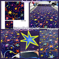 Tapis commercial à motif géométrique rayé, design personnalisé, 100% polyester, antidérapant, résistant aux taches, pour salle de billard, salle d'arcade