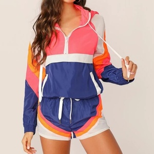 Ensemble deux pièces personnalisé pour femme : short et veste coupe-vent respirante imprimée color block avec doublure en Spandex/Nylon – Vente en gros - Product Image 3